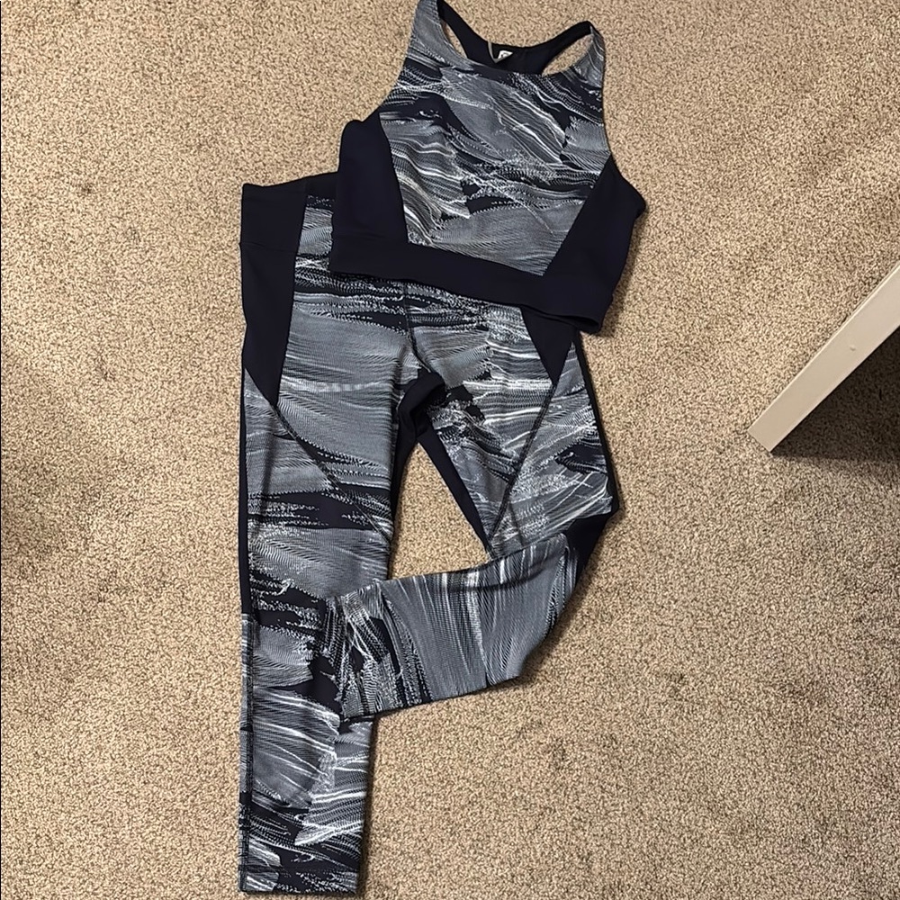 Under Armour Blue and White High-Waisted Leggings and Sports Bra Set